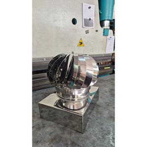 Capot de cheminée rectangulaire de conception industrielle, à entraînement éolien, en acier inoxydable 304, certifié KIWA, fabriqué en Italie pour l'évacuation des gaz de combustion et de l'air. - Product Image 3