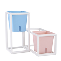 Pot de fleurs auto-arrosant moderne en plastique coloré pour plantes d'intérieur et succulentes