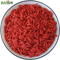 Baies de goji rouges chinoises traditionnelles, fruits entiers crus, sans additifs, naturelles