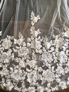 क्वींस गाउन दुल्हन घूंघट के साथ नाजुक प्रशंसक आकार फूल कढ़ाई फीता घूंघट बाल कंघी कैथेड्रल की लंबाई - Product Image 5