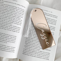 Étiquettes suspendues en acrylique miroir personnalisées en usine, marque-pages créatifs imprimés UV, étiquettes nominatives modernes et tendance gravées au laser pour