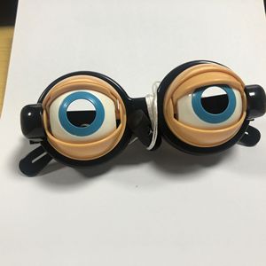 Lunettes à cordes à tirer avec yeux clignotants, Nouveauté et fantaisie, pour les farces, les parodies de selfies, les sculptures de sable amusantes et les jouets - Product Image 3
