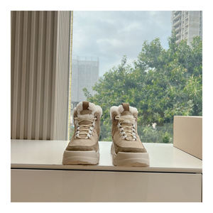 Botas de nieve impermeables, antideslizantes, suaves y transpirables para mujer, con suela gruesa, para actividades al aire libre. - Product Image 1