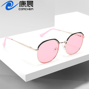 Gafas de Sol Redondas de Metal para Mujer Conchen, Protección UV400, Gafas de Sol de Viaje Modernas, Montura Negra, Lentes de PC - Product Image 5