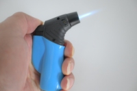 Briquet torche en or antique, matériau plastique durable