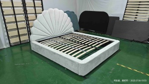 Lit plateforme confortable en velours <span class=keywords><strong>rose</strong></span> pour enfants avec tête de lit capitonnée / Lit luxueux en velours <span class=keywords><strong>rose</strong></span> capitonné pour <span class=keywords><strong>chambre</strong></span> d'enfant - Product Image 4
