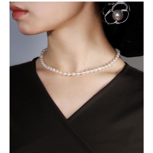 Collier de perles de millet d'eau douce pour femmes, luxueux et à la mode, chaîne de clavicule avec un tempérament simple, élégant et stylé - Product Image 4