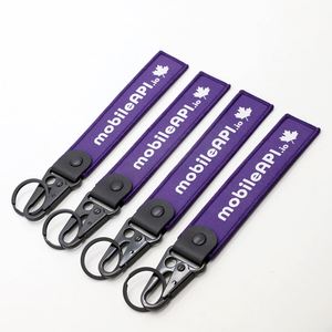 Porte-clés personnalisés en tissu avec logo tissé pour les voyages en avion, idéaux comme cadeaux promotionnels pour les conférences technologiques et les salons de télécommunications - Product Image 1