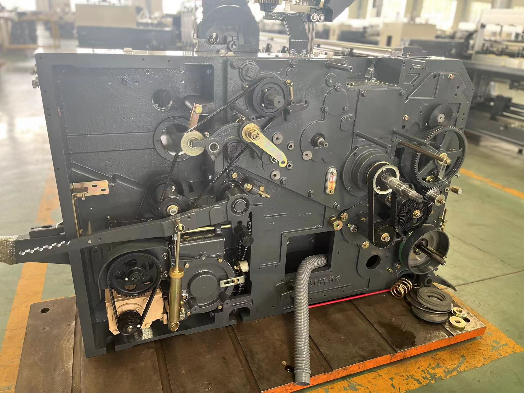 700 - 1000RPM Speed Water Jet Loom For Weaving Polyester Satin Double Color