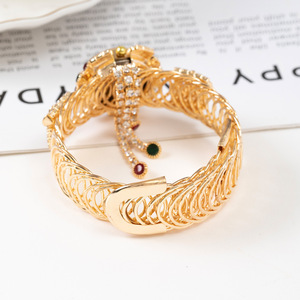 Montre-bracelet à quartz créative en alliage pour femme avec pampilles, style mode - Product Image 3