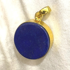Pendentif ovale en lapis-lazuli naturel, plaqué or, fait main, vintage, cristal de guérison bleu profond, bijoux unisexe - Product Image 1