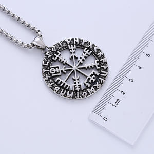 Colgante de brújula de runa estilo vikingo nórdico, joyería retro de acero inoxidable 2023, productos de tendencia - Product Image 6