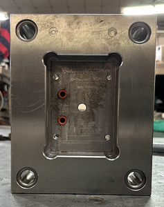 Machine de production de moules par injection-soufflage pour la fabrication de bouteilles en plastique - Product Image 2