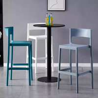 Chaise de Bar Moderne de Luxe en Plastique PP Confortable Dossier Haut avec Capacité d'Empilage pour la Maison Salle à Manger en Plein Air Vente en Gros de Haute Qualité