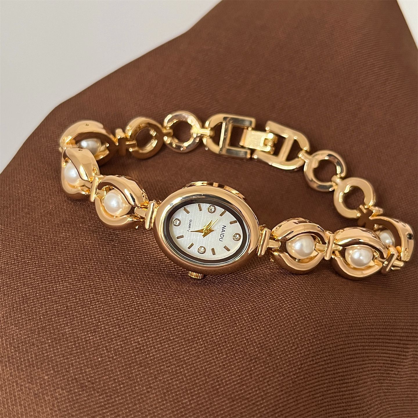 Gold-white