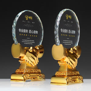 Mano dorada de resina con placa de cristal transparente Premios Trofeo de apretón de manos - Product Image 3