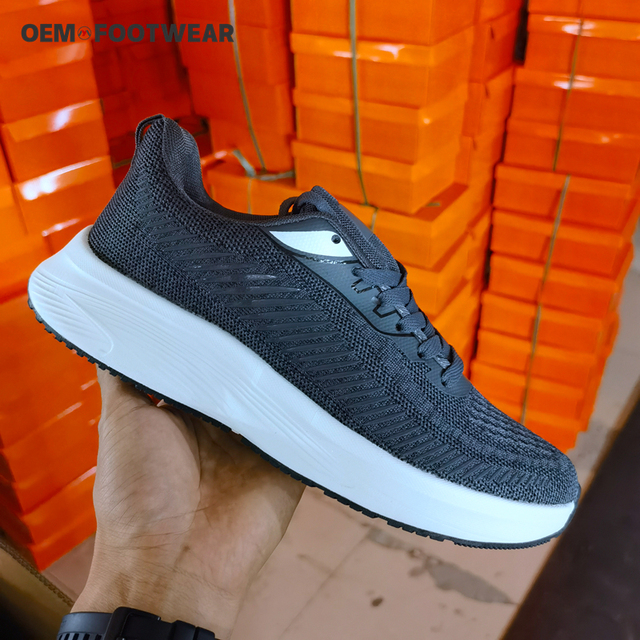 China Wholesale 2025 Factory Custom Knit Upper New Casual Walking Style Shoes Mesh Sneakers for Men and Women
