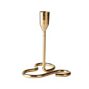Porte-bougie en métal doré incurvé, élégant et moderne, pour table à manger, salon, mariage, fête, décoration de la maison - Product Image 1