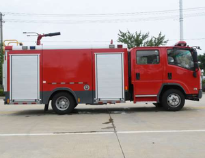 <span class=keywords><strong>Camion</strong></span> de pompiers Isuzu 4x2 diesel neuf, boîte manuelle, Euro 5, avec canon à eau haute pression intégré pour l'extinction d'incendies et la lutte contre les incendies, eau et mousse. - Product Image 2