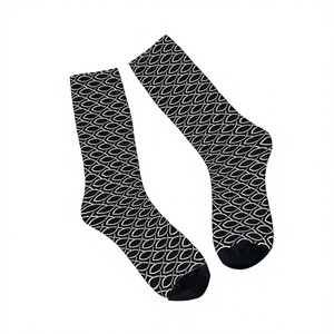 Chaussettes de sport personnalisées pour adultes, respirantes, antidérapantes, à séchage rapide, en spandex tricoté, imprimées en sérigraphie, unies, avec logo sur le revers, pour la course estivale - Product Image 3