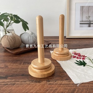 Soporte de hilo de madera para escritorio, soporte giratorio de 360 grados, estilo minimalista, estante de almacenamiento de hilo para tejer, ganchillo y manualidades. - Product Image 3
