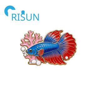 Broche de Metal Personalizado em Forma de Peixe Sortudo, Presente para Amantes de Peixes, Pin de Esmalte de Peixe Betta Siamês - Product Image 4