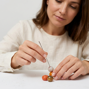 Perles rondes en résine blanches, couleur personnalisée, perles en vrac pour la fabrication de bijoux par la collection artisanale - Product Image 1