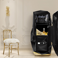 Coffre-fort de luxe en forme de diamant avec remontoir de montre, certifié, plateau à liqueur plaqué or, finition laquée noire haute brillance