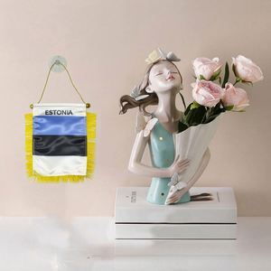 ธงสามเหลี่ยมซาตินแบบกำหนดเองของเอสโตเนียสำหรับรถยนต์ พิมพ์ดิจิทัลขนาดเล็ก พร้อมพู่สีเหลือง ทำจากโพลีเอสเตอร์พลาสติก สำหรับใช้กับยานยนต์ - Product Image 2