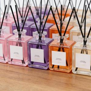 <span class=keywords><strong>Diffusore</strong></span> di Fragranze per la Casa 50ML, Bottiglia in Vetro Elegante, <span class=keywords><strong>Diffusore</strong></span> di <span class=keywords><strong>Oli</strong></span> <span class=keywords><strong>Essenziali</strong></span> <span class=keywords><strong>con</strong></span> <span class=keywords><strong>Bastoncini</strong></span> - Product Image 1