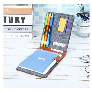 Couverture en cuir pour carnet de points de golf, couverture de carnet en cuir PU et patchwork de feutre, porte-cartes, porte-cartes de visite - Product Image 1