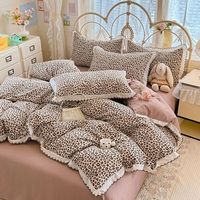 Parure de lit quatre pièces personnalisée OEM ODM Cloud Touch Soft, élégante, en dentelle et coton lavé, pour usage domestique quotidien et repos.