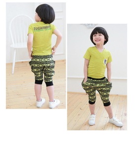 Fournisseur chinois Alibaba de t-shirts noirs à col en V pour garçons et enfants - Product Image 3