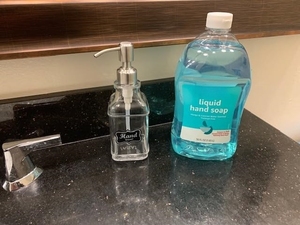 <span class=keywords><strong>Savon</strong></span> Liquide Moussant Hydratant Doux en Gros ODM/OEM 1L à la Glycérine Parfum Mangue et Eau de Coco – Recharge en Vrac - Product Image 5