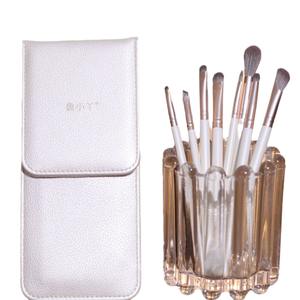 Little Fish 8 pièces ensemble de pinceaux de maquillage pour le visage avec cheveux synthétiques pinceaux super doux portables pour les outils de beauté anti-cernes ombre à paupières - Product Image 1