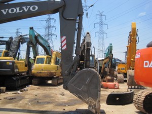 Volvo EC210 d'occasion machine de construction 21 tonnes pompe hydraulique pelle mobile pelle sur le commerce - Product Image 5