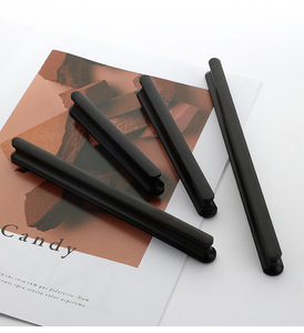 Poignées de porte d'armoire de mode et poignées noires étendues pour tiroirs d'armoire garde-robe de vente directe avec poignées dorées - Product Image 2