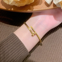 Bracelet en acier inoxydable plaqué or 18 carats Resoul, bracelet minimaliste en forme de cœur, bracelet de luxe pour femmes, bracelet de soirée