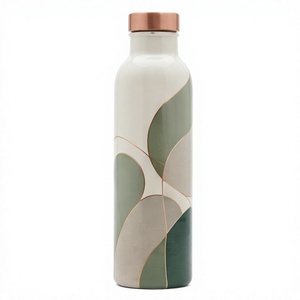 Botella de Cobre Puro con Recubrimiento de Esmalte y Diseño de Logotipo Personalizado, Base de Crema, Patrón Moderno de Bloques de Color, Bebida Ayurvédica para el Bienestar y Deportes - Product Image 1