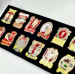 中国金属工艺品翻领别针徽章定制纪念品定制足球队硬质搪瓷别针徽章 - Product Image 1