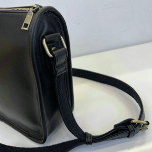 Elegante borsa a tracolla Ecoleather in pelle sintetica personalizzata con tracolla laterale laterale nera e morbida da uomo donna - Product Image 4