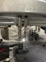 Machine de perçage et de taraudage multi-axes à haute efficacité avec bras mécanique pour le chargement et le déchargement