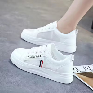 Sneakers Bianche con Logo Personalizzato, Stile Casual e Chunky per Donne - Product Image 4