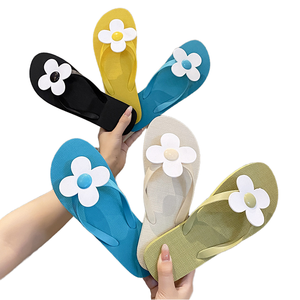 Nuevas Chanclas de Playa de PVC Impermeables y Antideslizantes para Mujer, con Diseños de Sol y Flores - Product Image 1