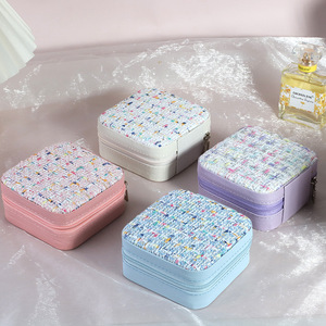 Étui de rangement portable pour bijoux de petite taille avec motifs quadrillés – Vente en gros d'étuis à bijoux de haute qualité - Product Image 1