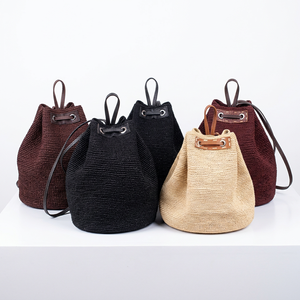 Bolso de hombro tipo cubo tejido con cordón y borlas, bandolera para mujer, ideal para playa y viajes - Product Image 1