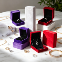 Vente d'usine : Boîte de rangement à bijoux en velours gaufré à bords carrés, personnalisable pour bagues, colliers, bracelets, boucles d'oreilles, avec logo