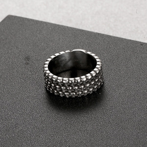 Anello Unisex in Acciaio Inossidabile con Design Personalizzato Teschio Gotico Retrò Europeo Americano con Finitura Nera - Product Image 5