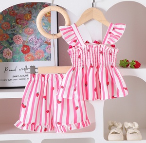 Completo Estivo 2026 per Bambina: Camicia a Righe Rosa e <span class=keywords><strong>Bianche</strong></span> con Fiocchi + Pantaloncini, Set con Motivo Fragola - Product Image 2