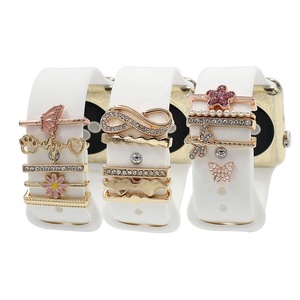 Anello Decorativo in Silicone con Charm in Metallo e Diamanti Dorati per Cinturino <span class=keywords><strong>Apple</strong></span> Watch - Product Image 4